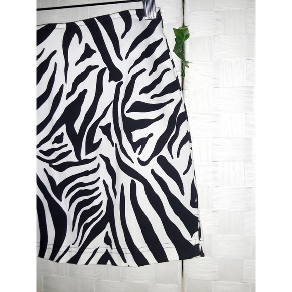 Jane Baar Zebra Print Zip-Back Mini Skirt - Picture 2 of 16